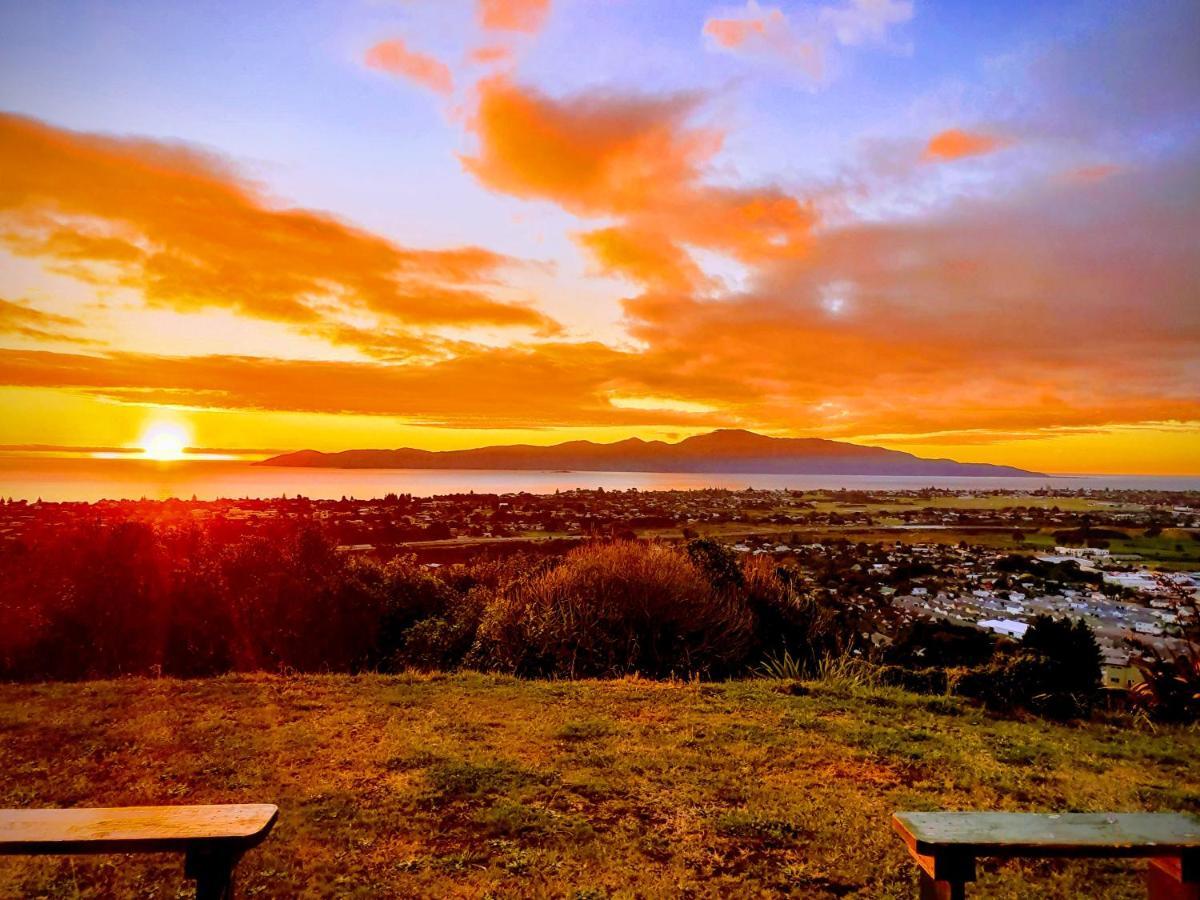 White House Bed & Breakfast Paraparaumu Exterior photo